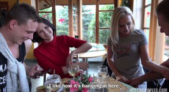 CzechCouples 36 Kafede Tanıştıkları Çiftleri Tuvalette Sikişmeye İkna Ediyorlar Türkçe Altyazılı Porno